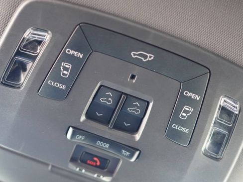 Used 2024 Toyota Sienna Platinum FWD image 42