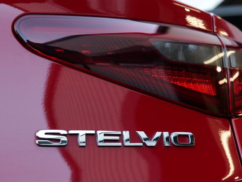 Used 2018 Alfa Romeo Stelvio Ti Sport image 63