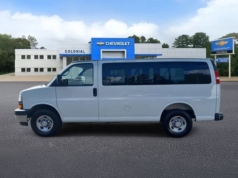 Used 2025 Chevrolet Express 3500 LS w/ Chrome Appearance Package image 6