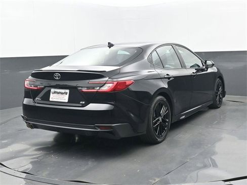 Used 2025 Toyota Camry SE w/ Convenience Package image 20