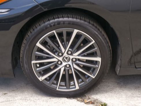 Used 2023 Lexus ES 300h w/ Premium Package FWD image 5