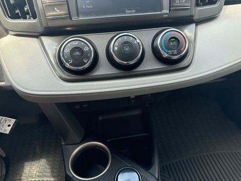 Used 2015 Toyota RAV4 LE image 28