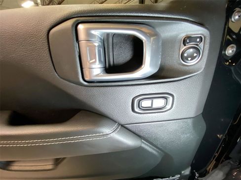 Used 2021 Jeep Wrangler Unlimited Sahara w/ Cold Weather Group image 15