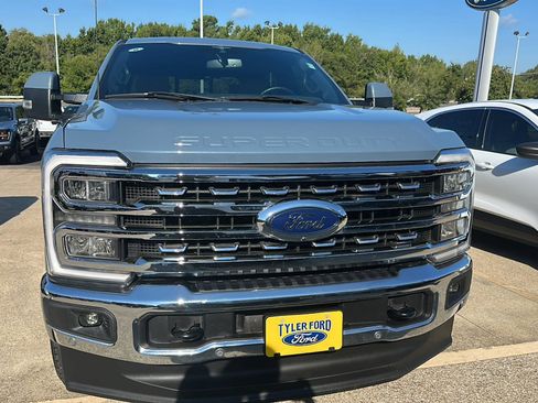 Used 2023 Ford F250 Lariat w/ Lariat Ultimate Package AWD/4WD image 2