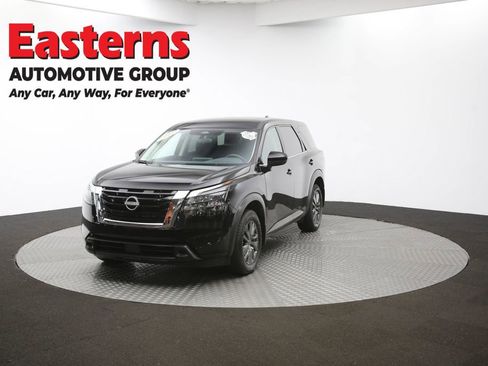 Used 2024 Nissan Pathfinder S image 55