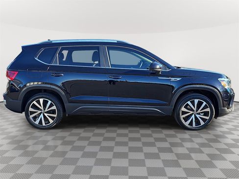 Used 2022 Volkswagen Taos SE image 4