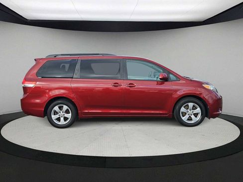 Used 2011 Toyota Sienna LE image 9