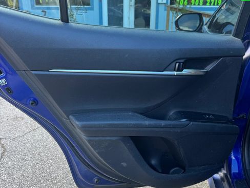 Used 2018 Toyota Camry LE w/ Moonroof Package FWD image 8