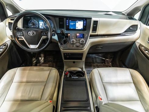 Used 2017 Toyota Sienna XLE w/ XLE Navigation Package AWD/4WD image 14