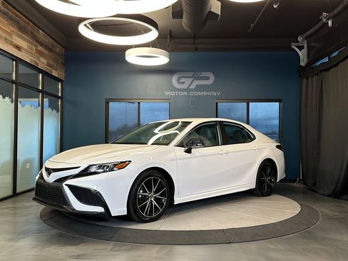 Used 2022 Toyota Camry SE AWD/4WD image 7