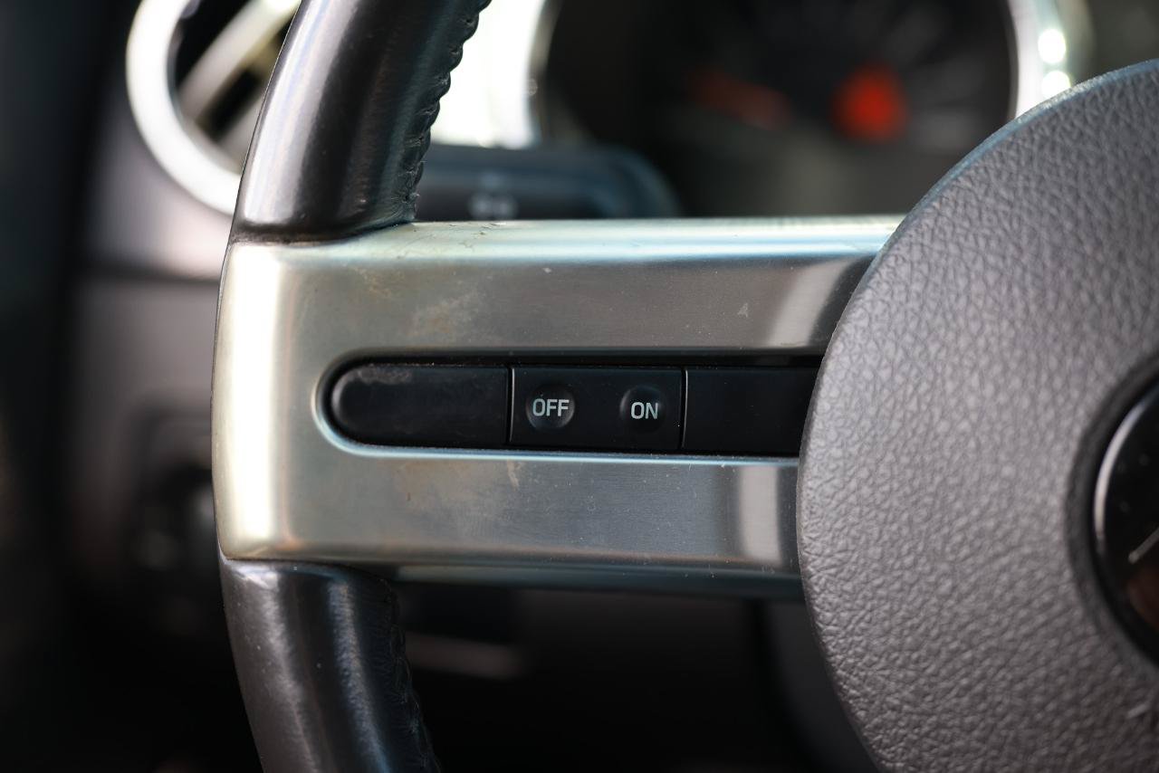 Used 2009 Ford Mustang Convertible RWD image 26