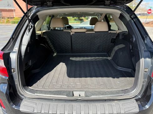 Used 2017 Subaru Outback 2.5i Limited image 8
