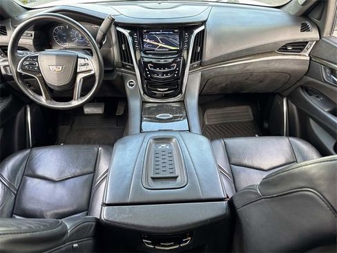 Used 2016 Cadillac Escalade Platinum image 21