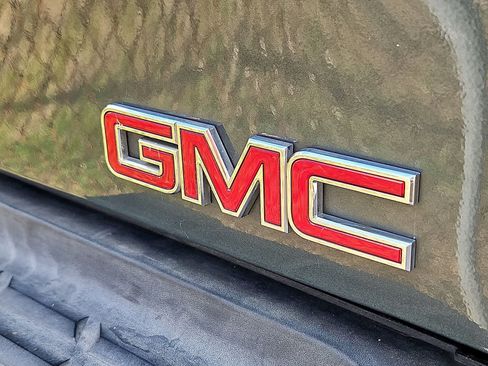 Used 2012 GMC Sierra 2500 Denali w/ Suspension Package, Off-Road AWD/4WD image 4