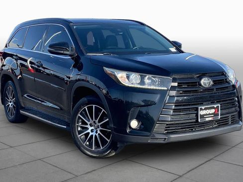 Used 2018 Toyota Highlander SE FWD image 3