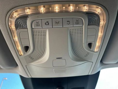 Used 2019 Mercedes-Benz Metris Passenger image 17