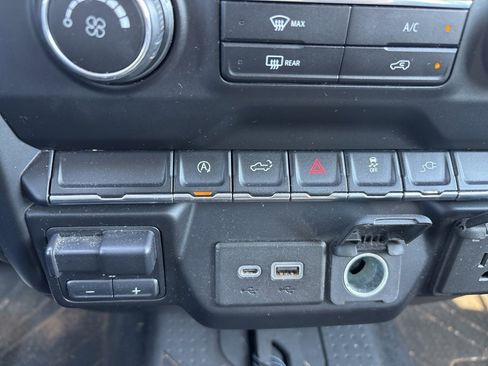 Used 2019 Chevrolet Silverado 1500 LT w/ Remote Start Package image 17