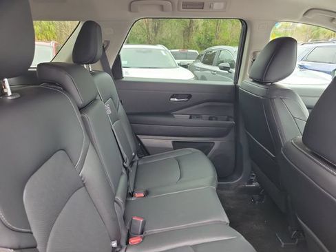 New 2026 Nissan Pathfinder SL FWD image 30
