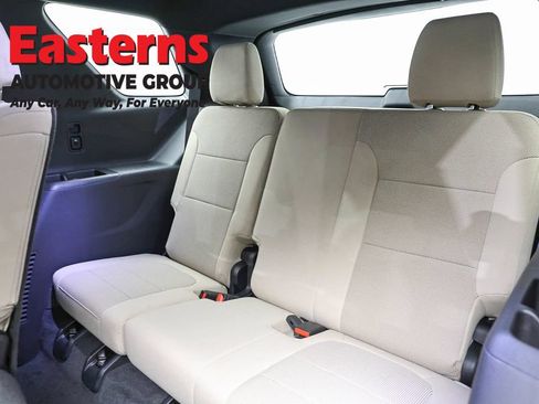 Used 2023 Chevrolet Traverse LS FWD image 25