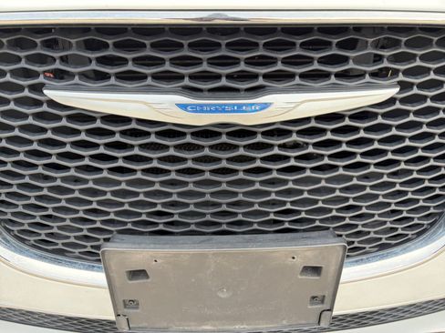 Used 2021 Chrysler 300 Touring w/ Driver Convenience Group AWD/4WD image 9