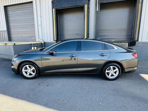 Used 2018 Chevrolet Malibu LS FWD image 2