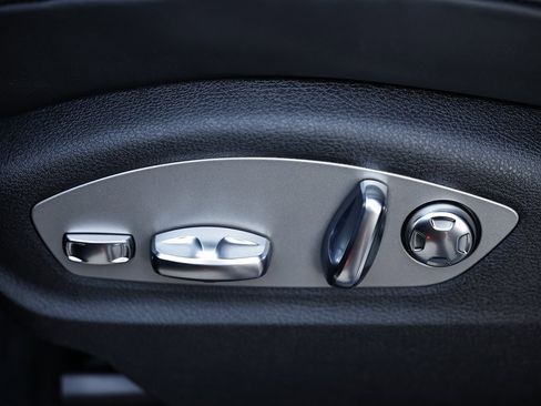 New 2026 Porsche Macan image 20