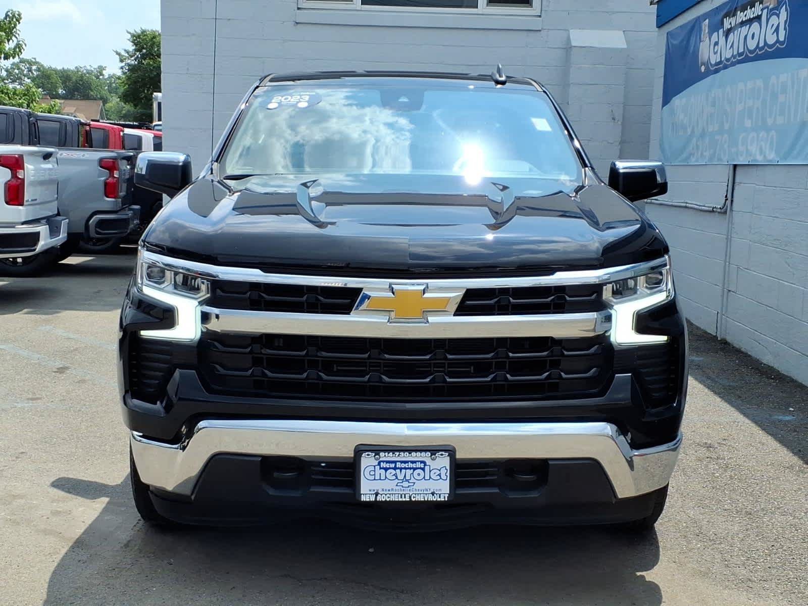 Used 2023 Chevrolet Silverado 1500 LT AWD/4WD image 2