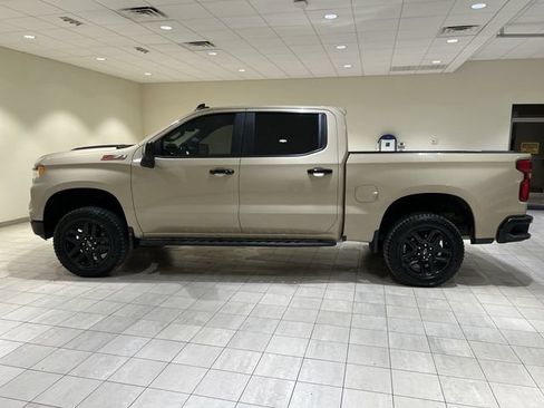 Used 2022 Chevrolet Silverado 1500 LT Trail Boss w/ LT Trail Boss Premium Package AWD/4WD image 2
