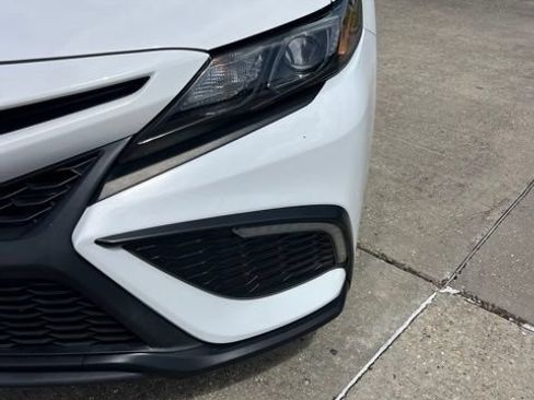 Used 2023 Toyota Camry SE FWD image 11