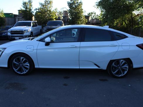 Used 2019 Honda Clarity Plug-In Hybrid image 4
