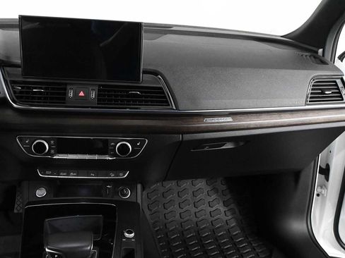 Used 2022 Audi Q5 2.0T Premium w/ Convenience Package AWD/4WD image 14