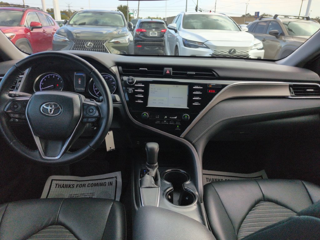 Used 2018 Toyota Camry SE w/ Accessory Appearance Package FWD image 12