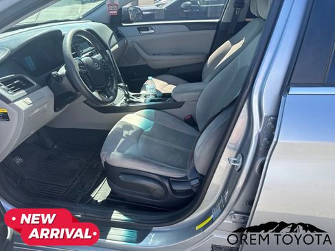 Used 2017 Hyundai Sonata SE FWD image 5