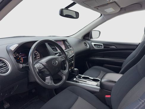 Used 2018 Nissan Pathfinder SV image 18