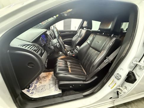 Used 2018 Chrysler 300 S image 11