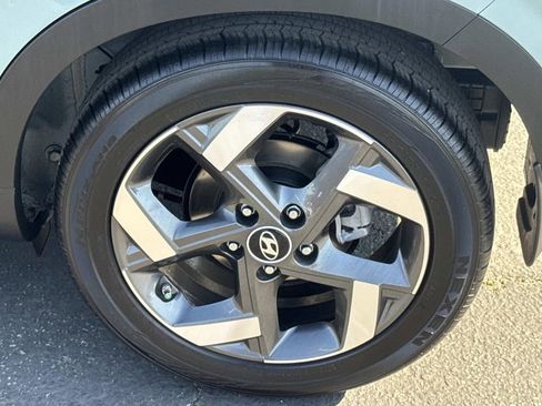 Certified 2025 Hyundai Venue SEL image 30