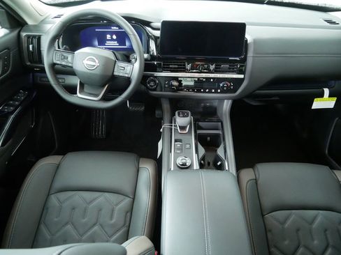 New 2026 Nissan Pathfinder Platinum AWD/4WD image 18