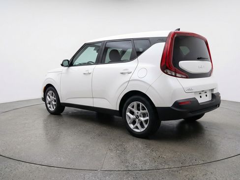 Used 2025 Kia Soul LX w/ LX Technology Package FWD image 6
