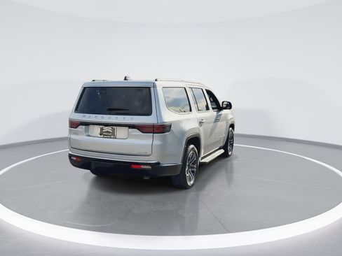 Used 2024 Jeep Wagoneer Series II w/ Flexible Seating Group AWD/4WD image 8
