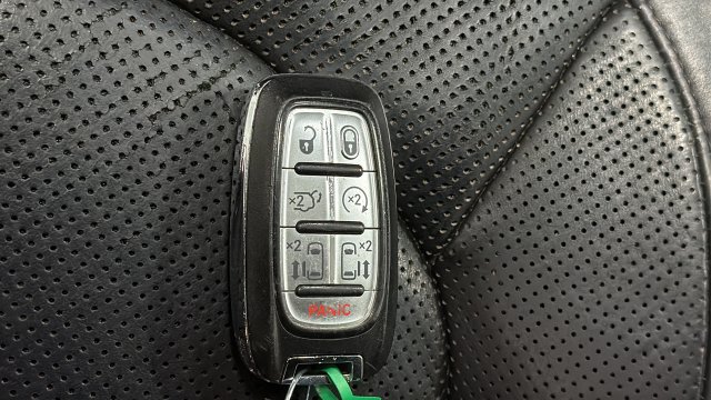 Used 2020 Chrysler Pacifica Limited FWD image 20