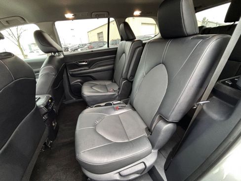 Used 2024 Toyota Grand Highlander XLE image 25