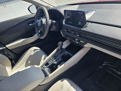 Used 2025 Honda Accord SE image 11
