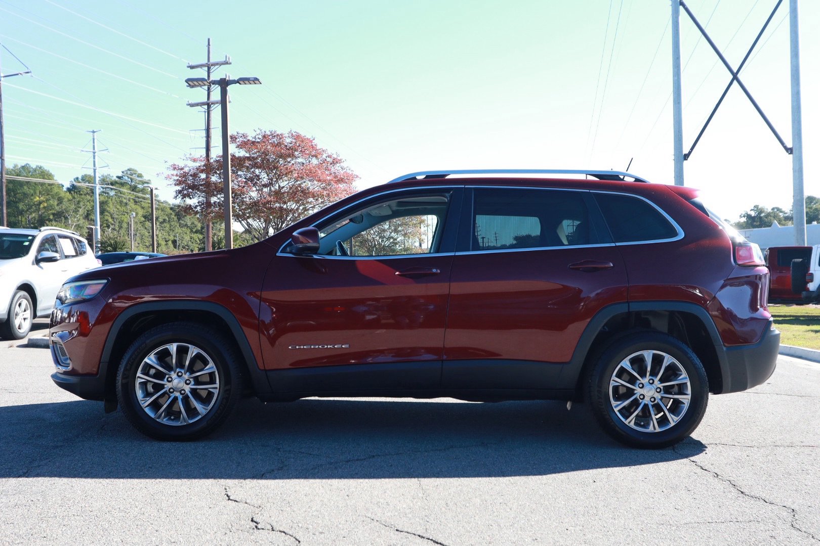 Used 2021 Jeep Cherokee Latitude Lux w/ Sun & Sound Group FWD image 2