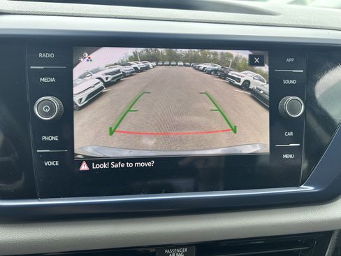 Used 2023 Volkswagen Taos SE w/ Black Wheel Package image 14