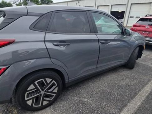 Used 2023 Hyundai Kona SEL w/ Cargo Package FWD image 5