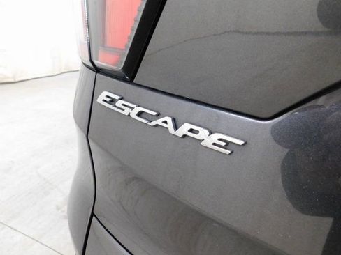 Used 2018 Ford Escape SEL image 12