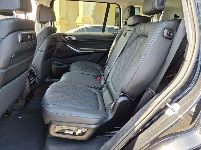 Used 2024 BMW X7 xDrive40i w/ Parking Assistance Package AWD/4WD image 19