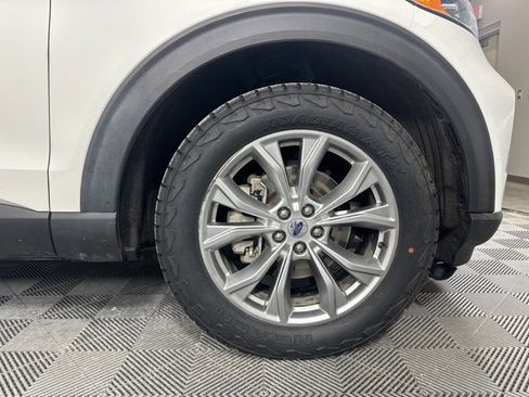 Used 2020 Ford Explorer XLT w/ Equipment Group 202A image 9