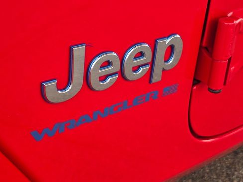 Used 2024 Jeep Wrangler Unlimited Sahara AWD/4WD image 9
