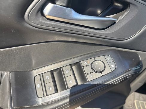 Used 2025 Nissan Rogue SV AWD/4WD image 12